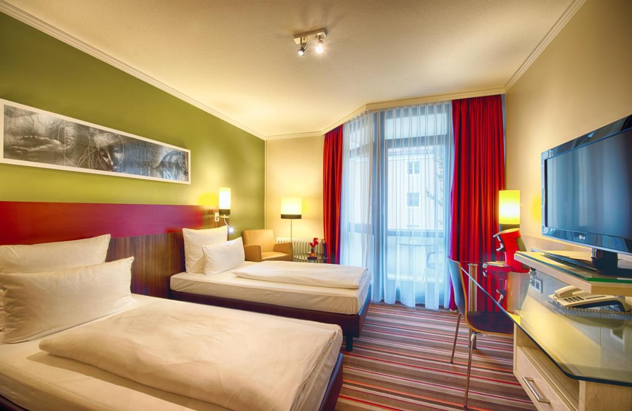 Leonardo Hotel&Residenz Muenchen Esterno foto Room in a hotel