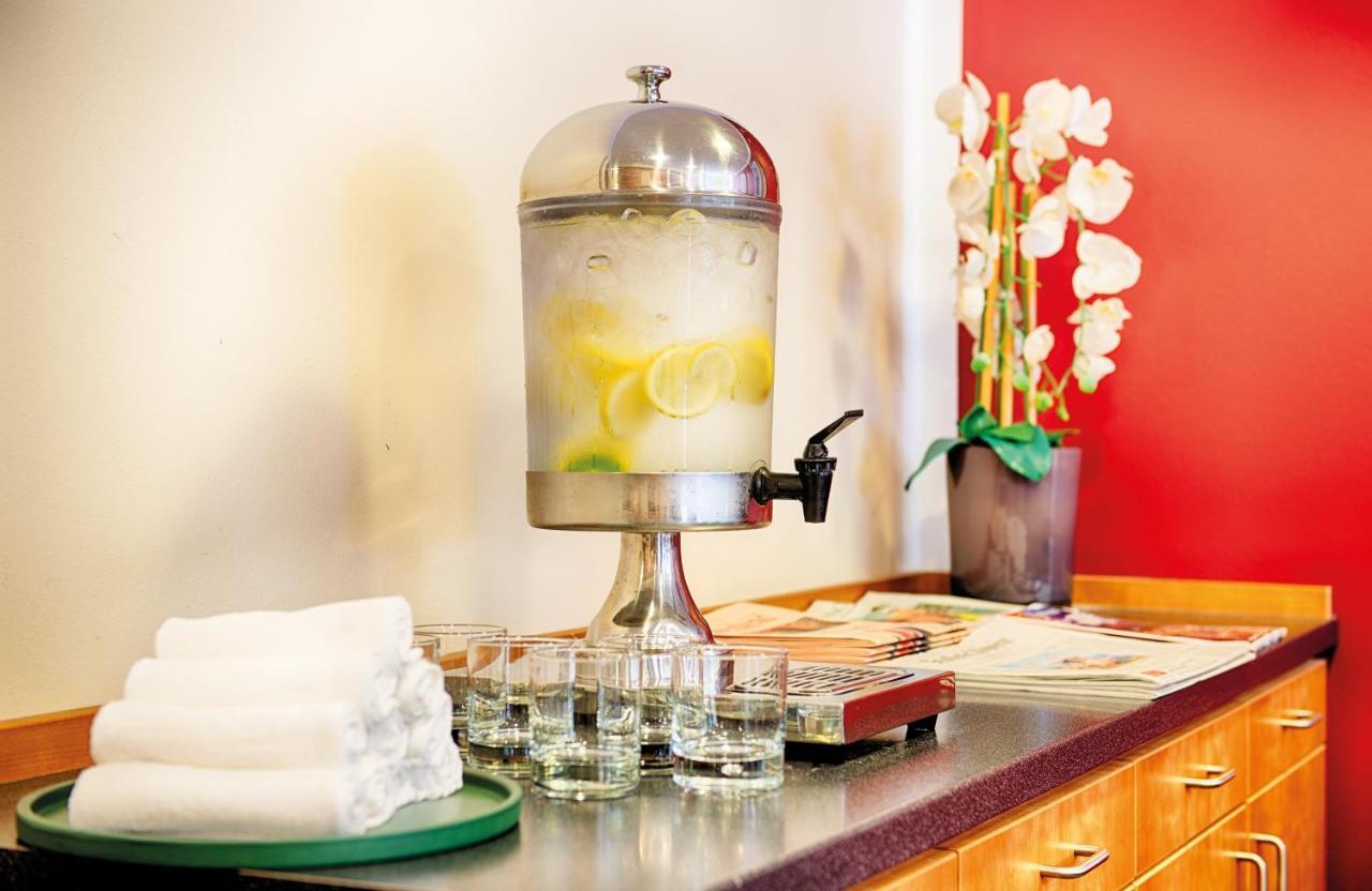Leonardo Hotel&Residenz Muenchen Esterno foto Lemonade