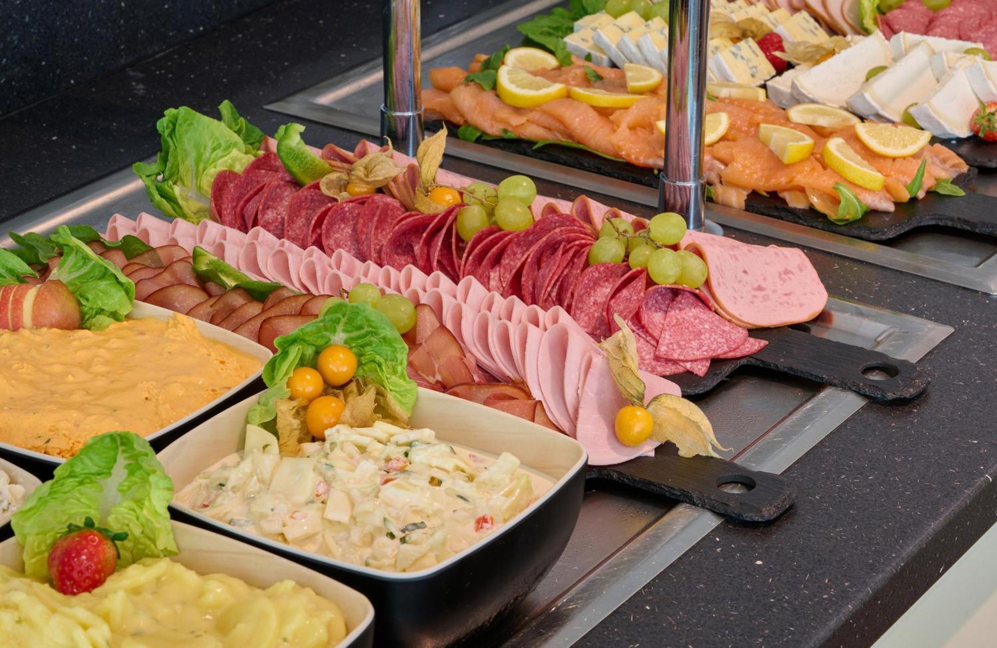 Leonardo Hotel&Residenz Muenchen Esterno foto Breakfast buffet