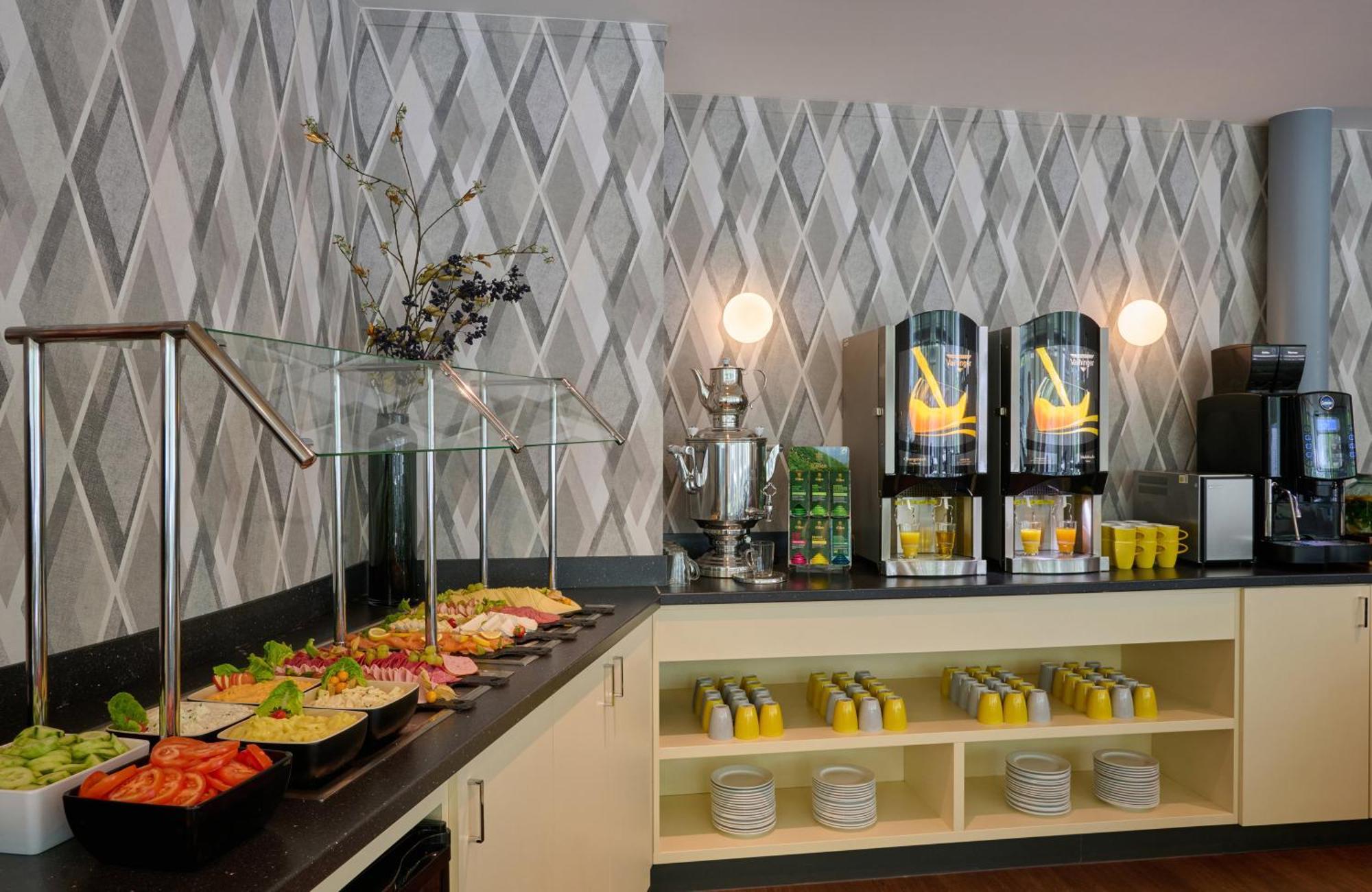 Leonardo Hotel&Residenz Muenchen Esterno foto Breakfast buffet