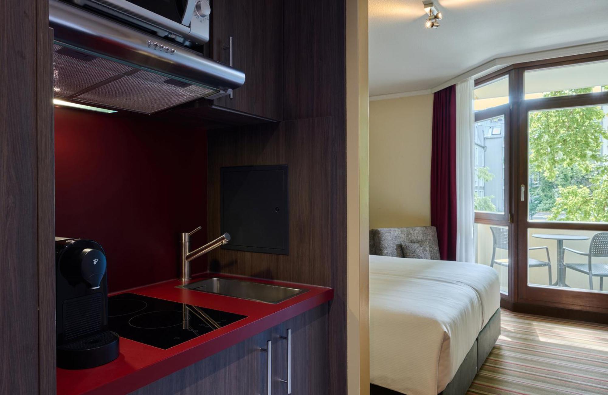 Leonardo Hotel&Residenz Muenchen Esterno foto Kitchen