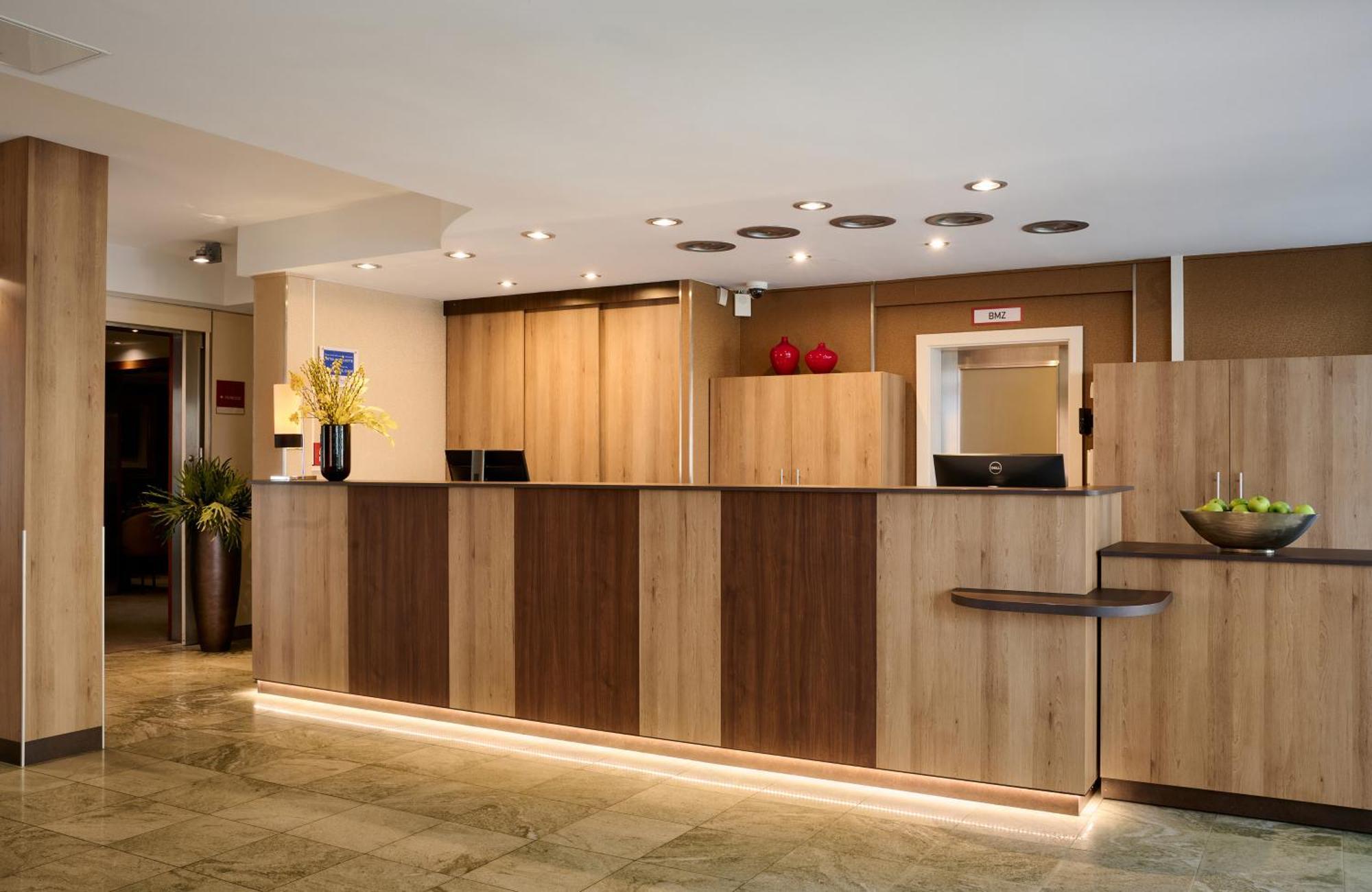 Leonardo Hotel&Residenz Muenchen Esterno foto Reception desk