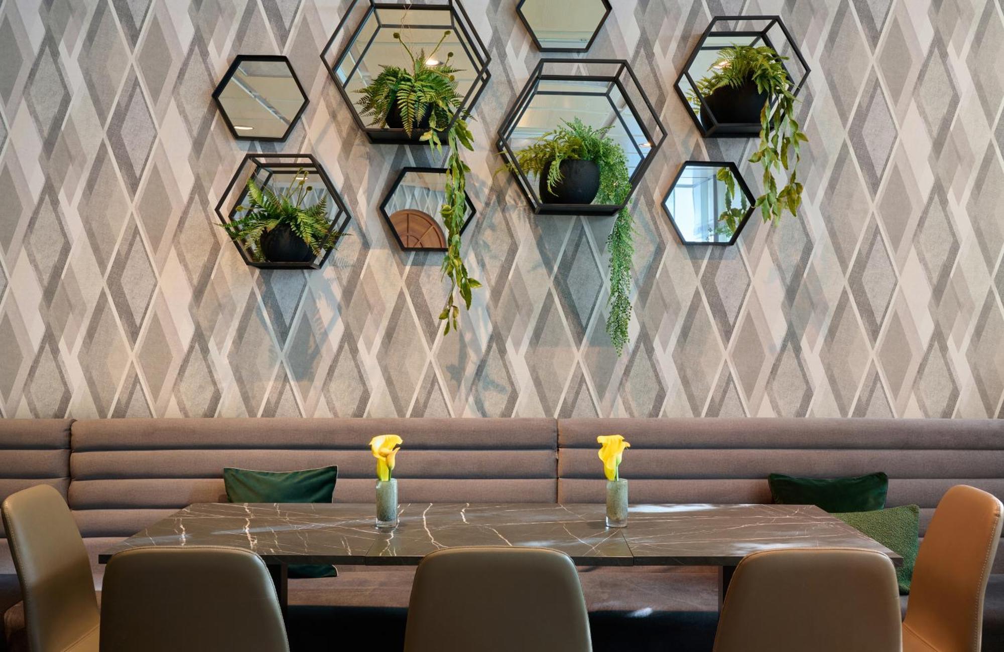 Leonardo Hotel&Residenz Muenchen Esterno foto Interior design of the restaurant